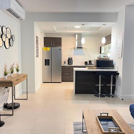 Parkhurst Lux Condo Near Devon House Kingston Eksteriør bilde